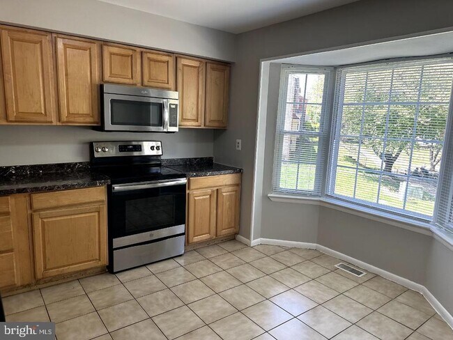 Building Photo - 8121 Fenwick Ct
