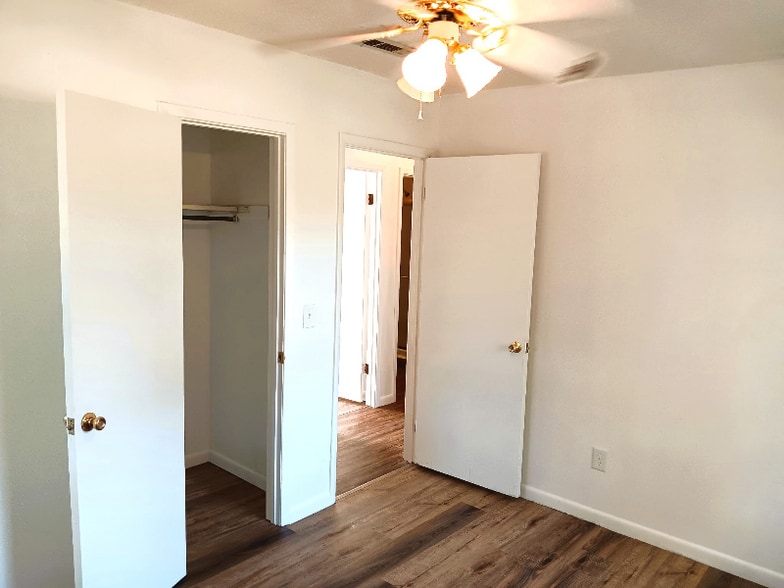 Building Photo - 252 Sanders Rd