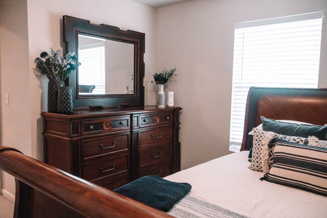 Building Photo - 228 Lockwood Way E