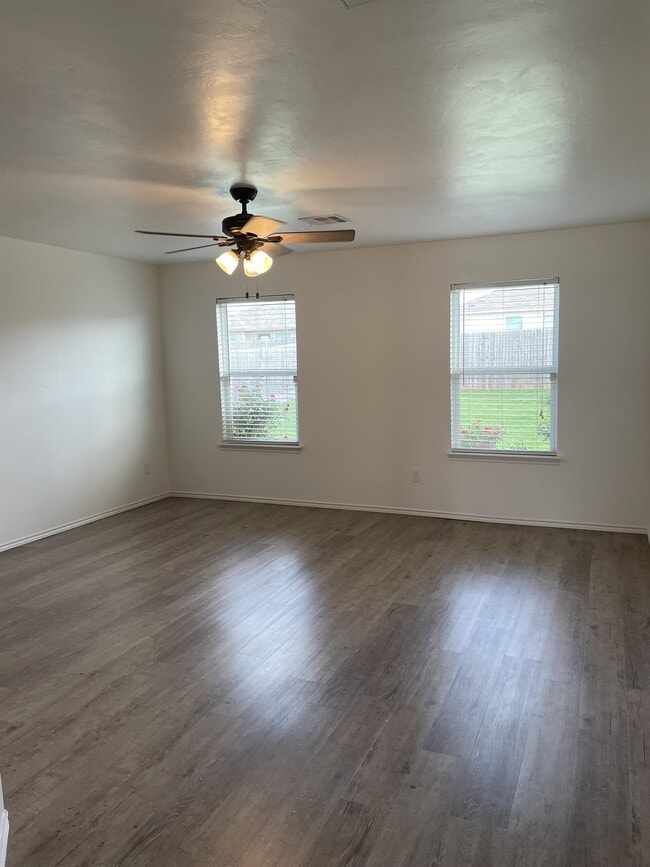 Building Photo - 3400 SE 94th St