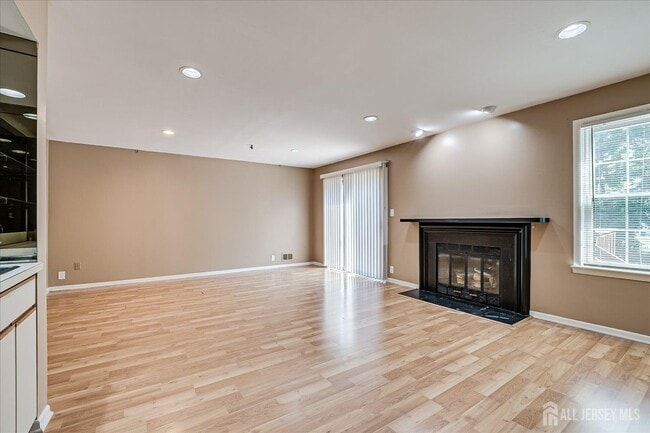 Building Photo - 3902 Springbrook Dr