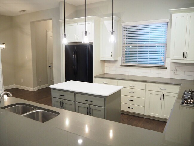 Building Photo - 4129 S Broadway Ave