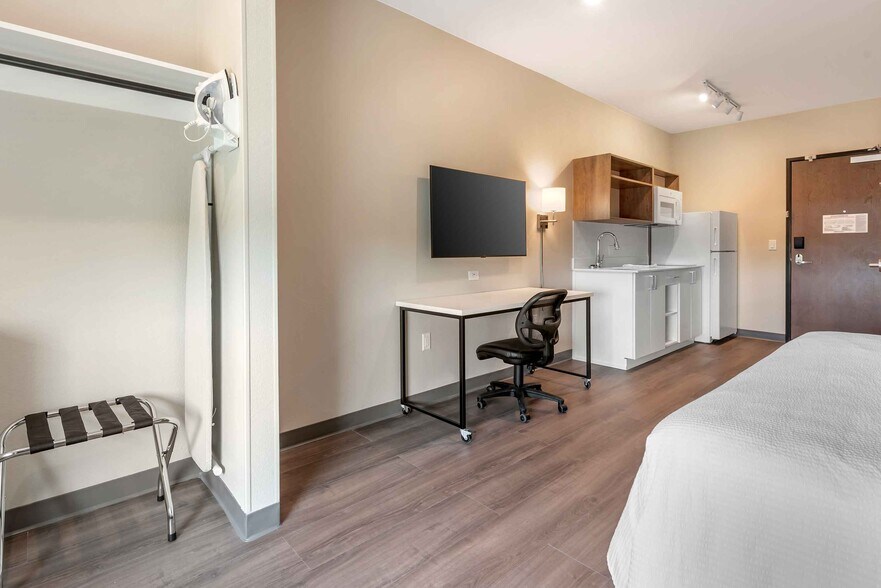 Building Photo - Furnished Studio-Colorado Springs - Center Park