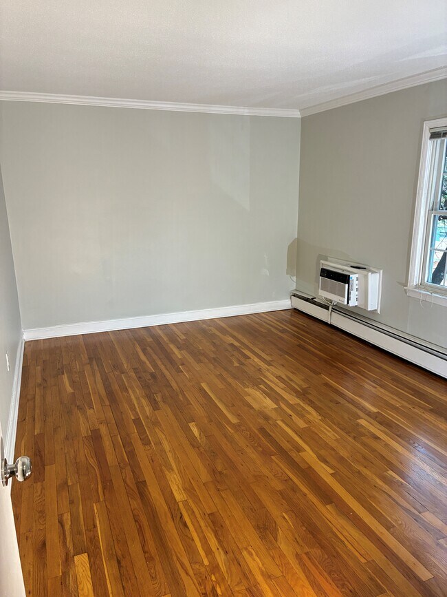 Building Photo - 202 Park St