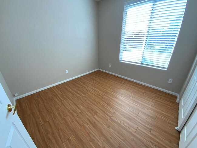 Building Photo - 1022 Pecos River Ave