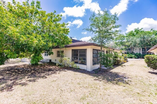 Building Photo - 5029 Rose Hill Dr