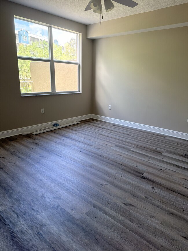 Building Photo - 960 Starkey Rd