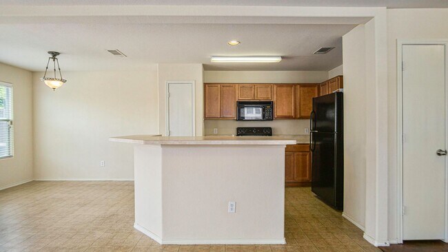 Building Photo - Beautifully Crafted 3 Bed 2.5 Bath 2 Car g...