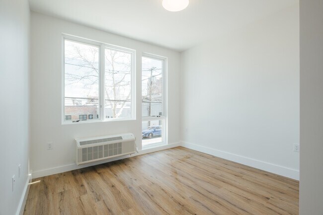 Building Photo - 67 Summer Ave