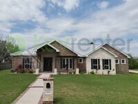 Building Photo - Gorgeous 4 bed/4 bath home, now available ...