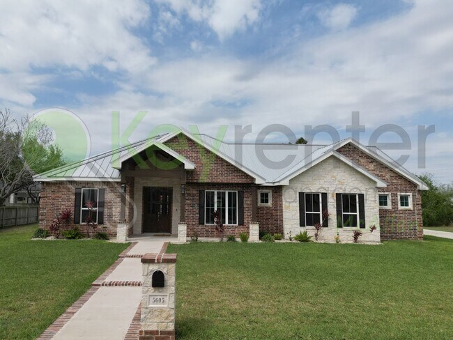 Primary Photo - Gorgeous 4 bed/4 bath home, now available ...