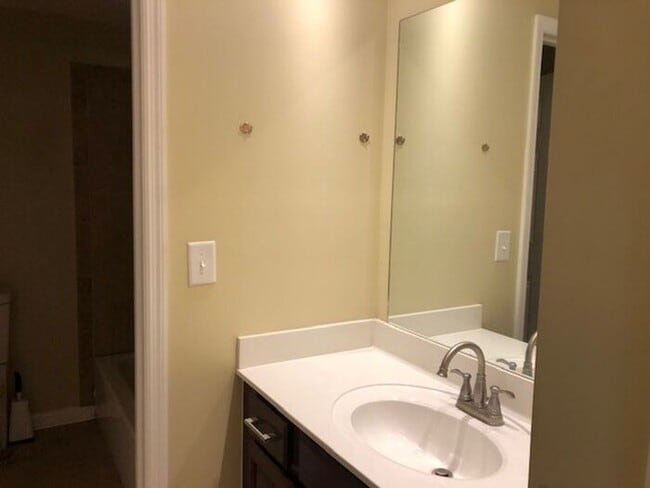 Building Photo - Nice 2 bedroom 2 bath one-level condo