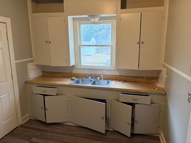 Building Photo - Gorgeous 2 Bedroom Home in Sunset Acres