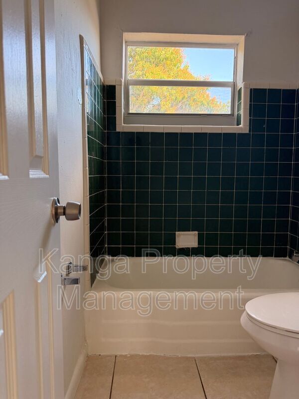 Building Photo - 1172 W 34th St