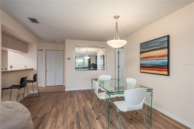 Building Photo - 2713 Countryside Blvd