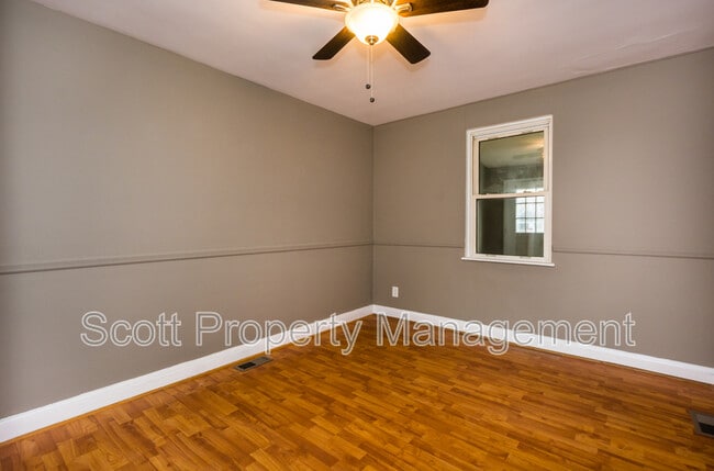 Building Photo - 8627 Willow Oak Rd