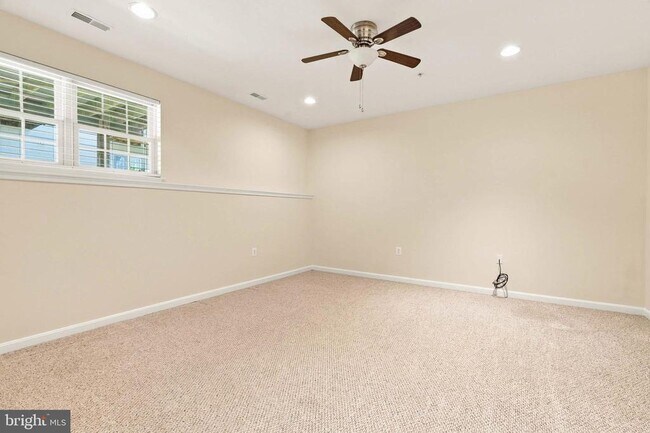 Building Photo - 107 Hearth Ct