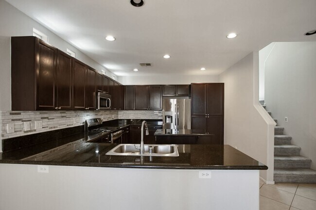 Building Photo - 4 Bedroom, 3 Den West Side Home