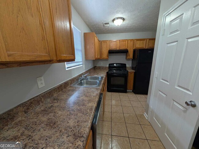 Building Photo - 614 Waynes Ct SE
