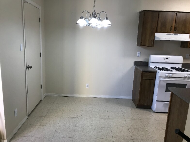 Building Photo - 1326 San Pedro Dr SE