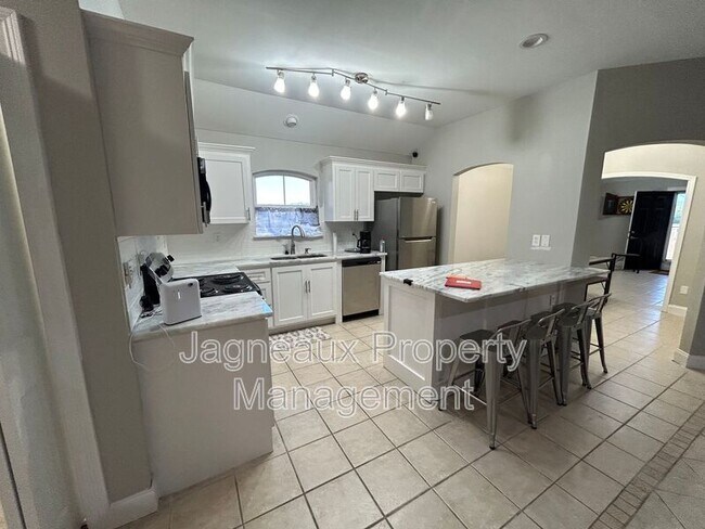 Building Photo - 416 Rue Canard