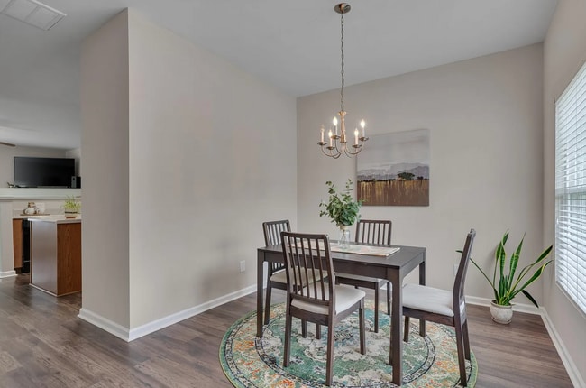 Building Photo - Cozy End-Unit Townhome – Prime Durham Location