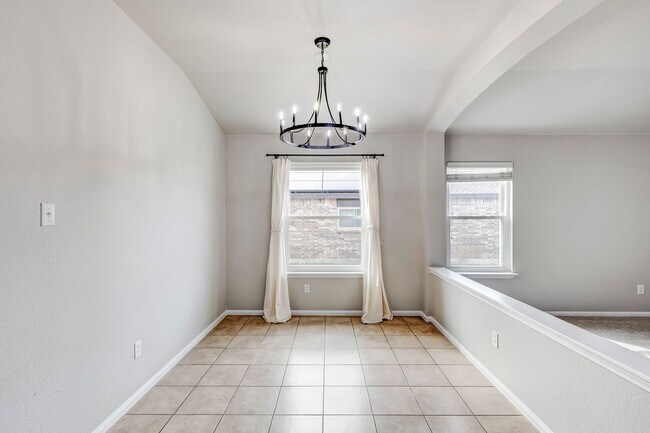 Building Photo - 6113 Bridgewood Dr