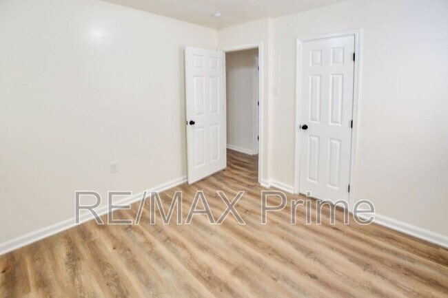 Building Photo - 1923 Bancroft Dr