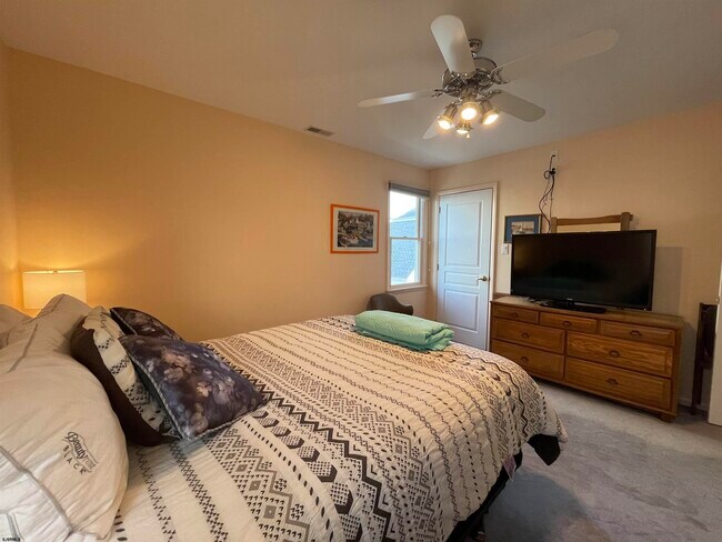 Building Photo - 13 S Kenyon Ave