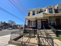 Building Photo - Stunning 3-Bedroom Townhome in Carroll Park! Available NOW!