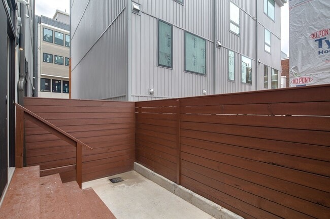 Building Photo - Northern Liberties Townhome