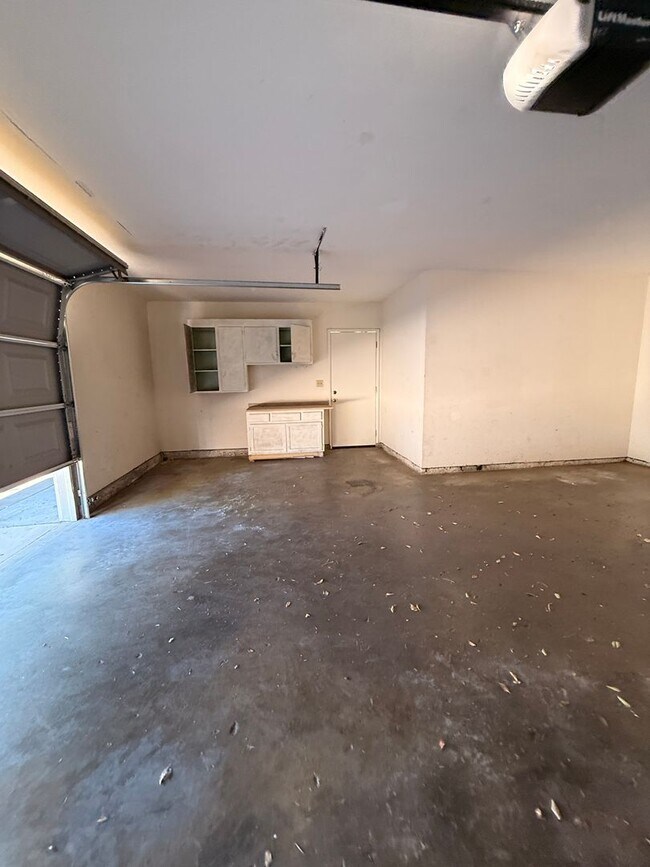 Building Photo - 2816 Windsong Ave