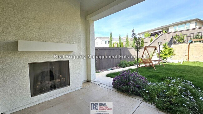 Building Photo - Upgraded 4 Bed + Loft | Solar | EV Charger | Outdoor Living | Folsom