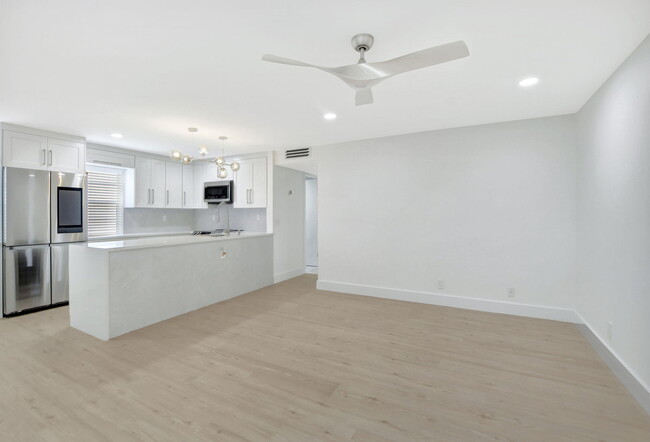 Building Photo - 969 Normandy U