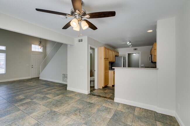 Building Photo - Modern 2 Bed, 2.5 Bath Henderson Townhome