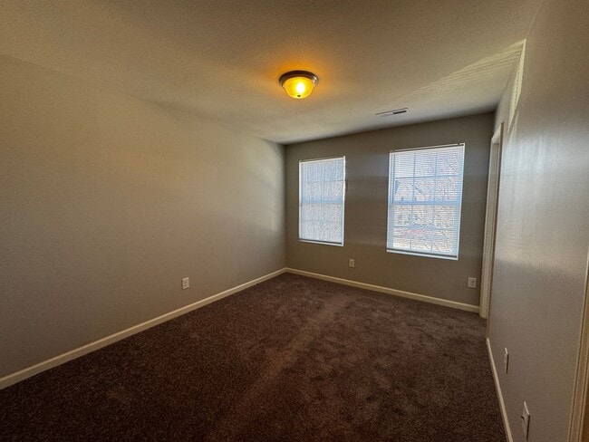 Building Photo - 3921 Village Park Ct