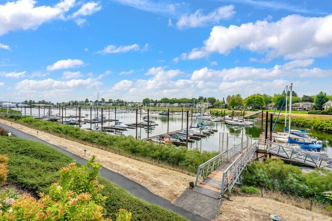 Building Photo - 540 N Hayden Bay Dr