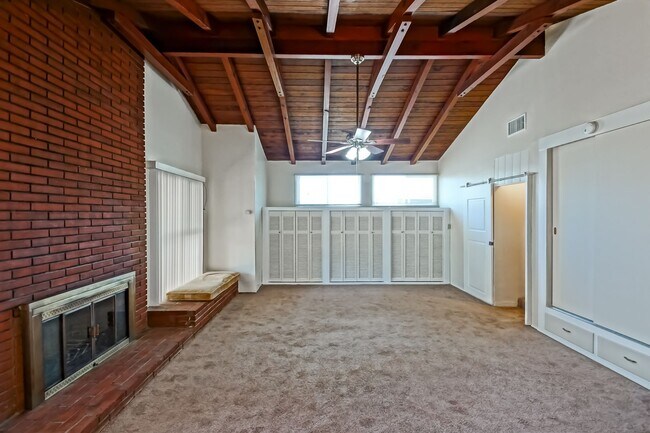Building Photo - SPACIOUS, BRIGHT & AIRY, 3BR2BA HOME W/ GR...