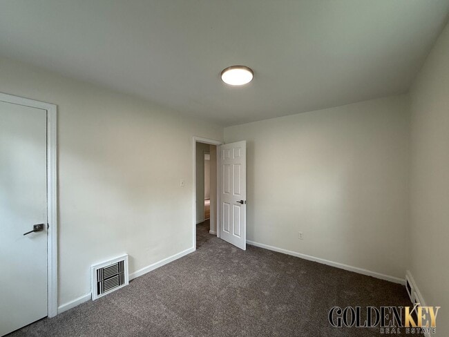Building Photo - Updated 2 Bed 1 Bath on Detroit's Westside