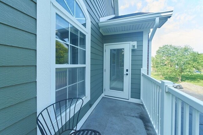 Building Photo - Wonderful 2 bedroom 2 bath Condo End Unit ...