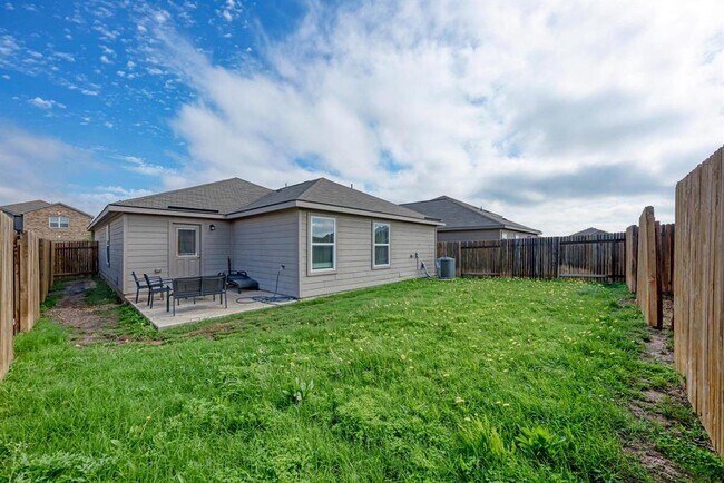 Building Photo - 132 Maywood Ln