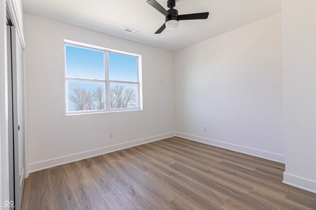 Building Photo - 2053 Columbia Ave