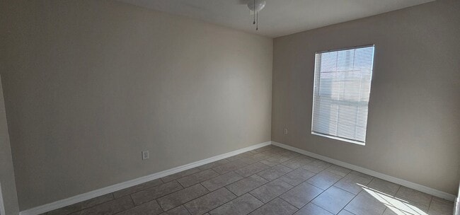 Building Photo - Charming 3 Bedroom, 2 Bathroom Duplex  – Available Now!