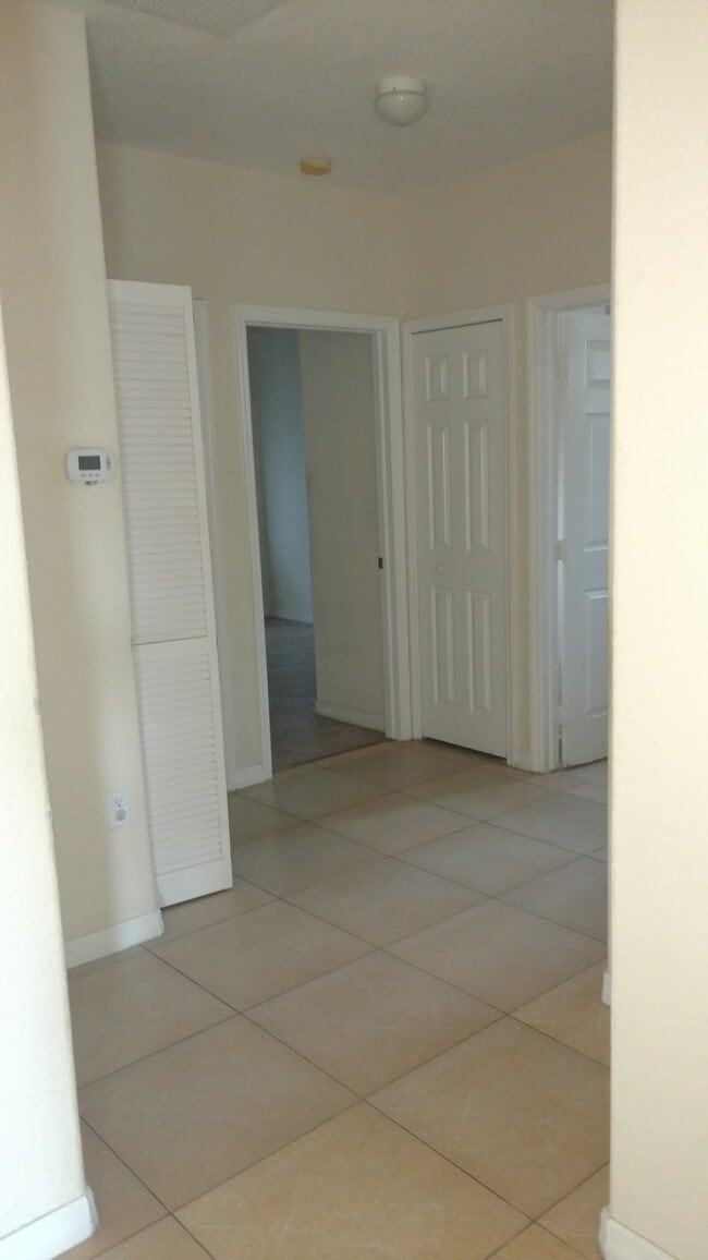 Building Photo - 1712 NE 9th Dr