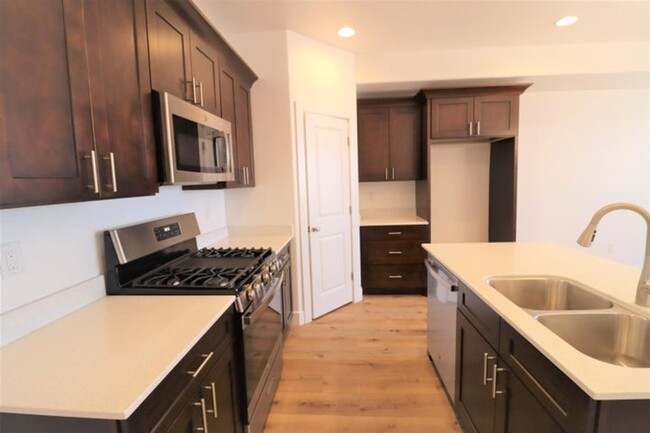 Building Photo - Move-In Bonus!!!  New Construction Townhom...