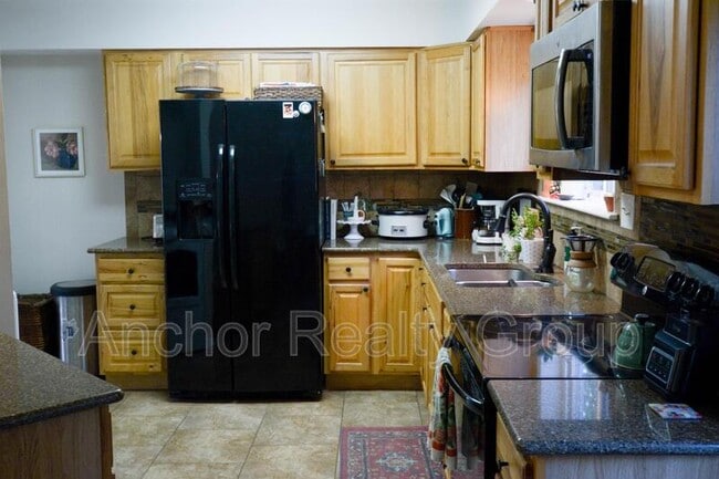 Building Photo - 331 Sunflower Ct