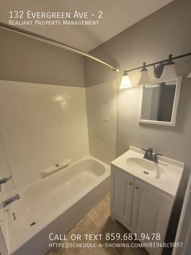 Building Photo - 132 Evergreen Ave