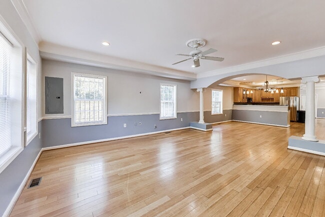 Building Photo - Spacious Deanwood Single-Family Home with Off-Street Parking