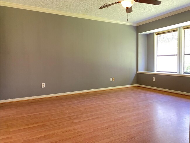 Building Photo - 16427 Dunmoor Dr