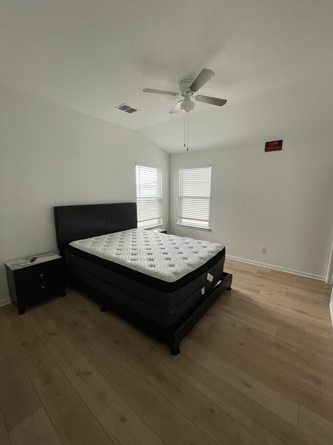 Building Photo - 10829 Emerick St